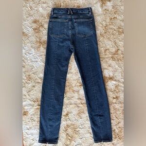 Good American Stretch Jeans With Zipper Ankle & Back Seam Size 6/28